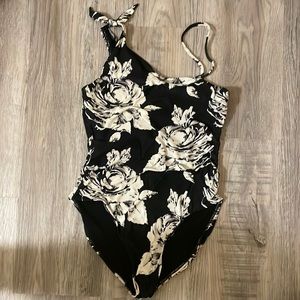 3/$10 💗 Gap One Piece Swimsuit